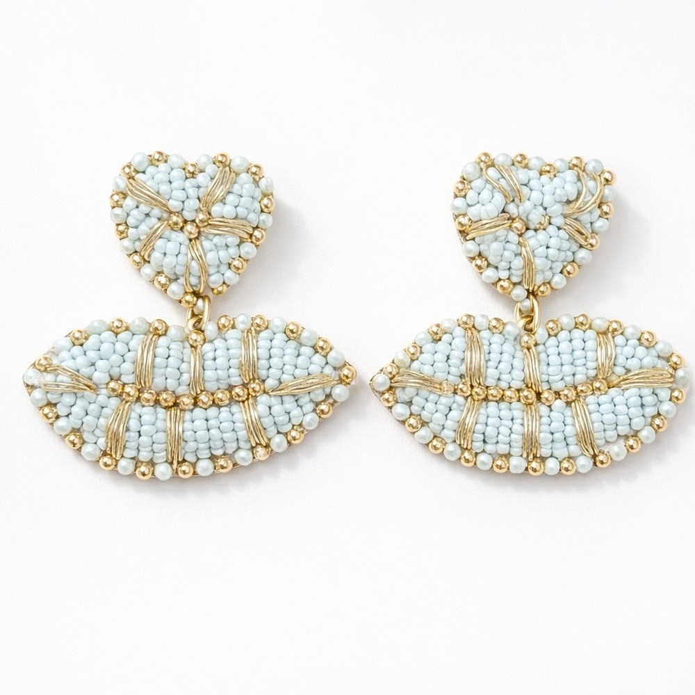 ⚜️ Elegant Gold and Cream Beaded Earrings